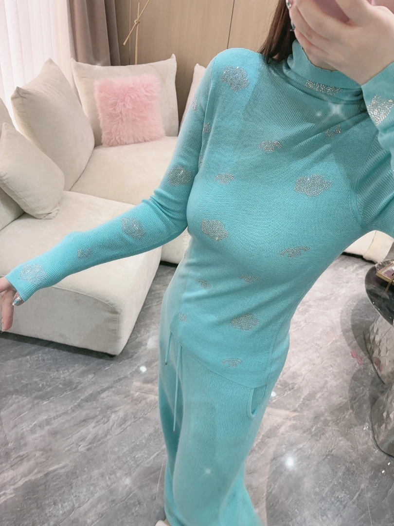 DC【月光手书】网红时尚百搭休闲女士山茶花图案高领打底上衣