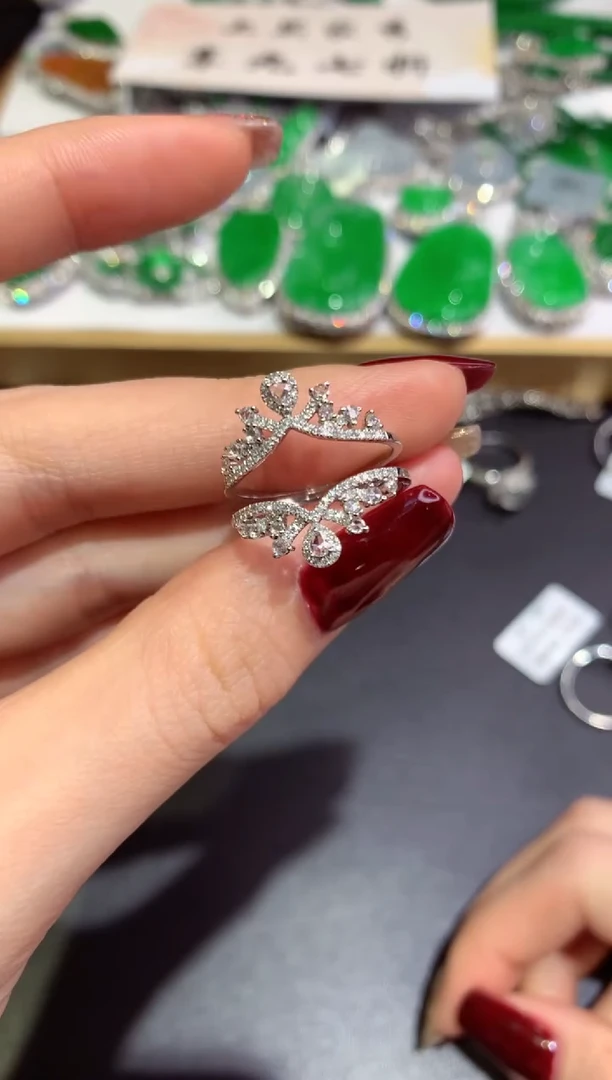 【闪购商品】钻石戒指/指环18K金镶嵌钻石 不退不换 随机发货