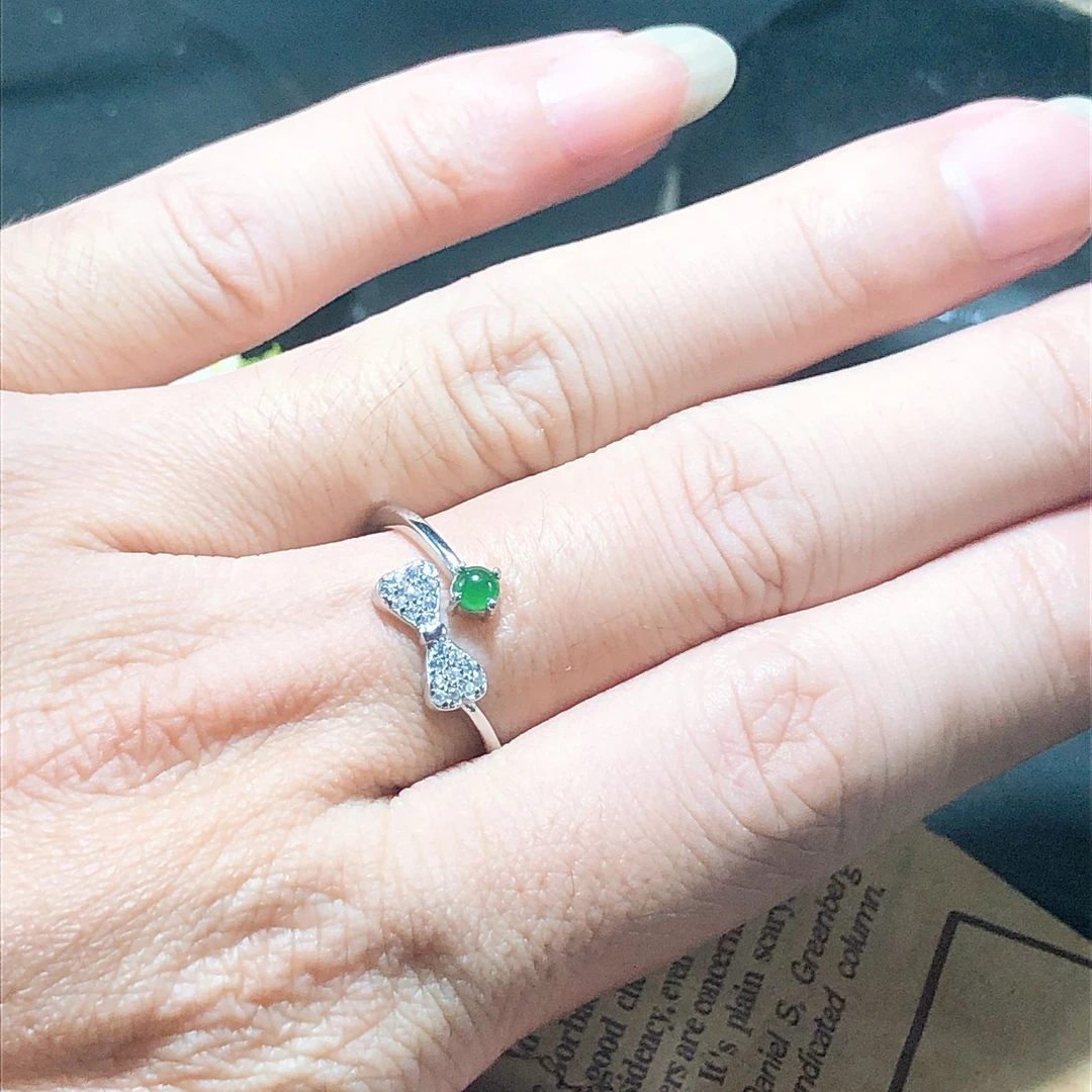 时尚网红款翡翠戒指女款潮流简约百搭款S925银镶嵌翡翠小蛋面戒指