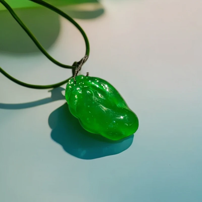 大树翡翠.预订链接欣赏勿拍/帝王绿冰透精雕随形高冰绿色精美吊坠