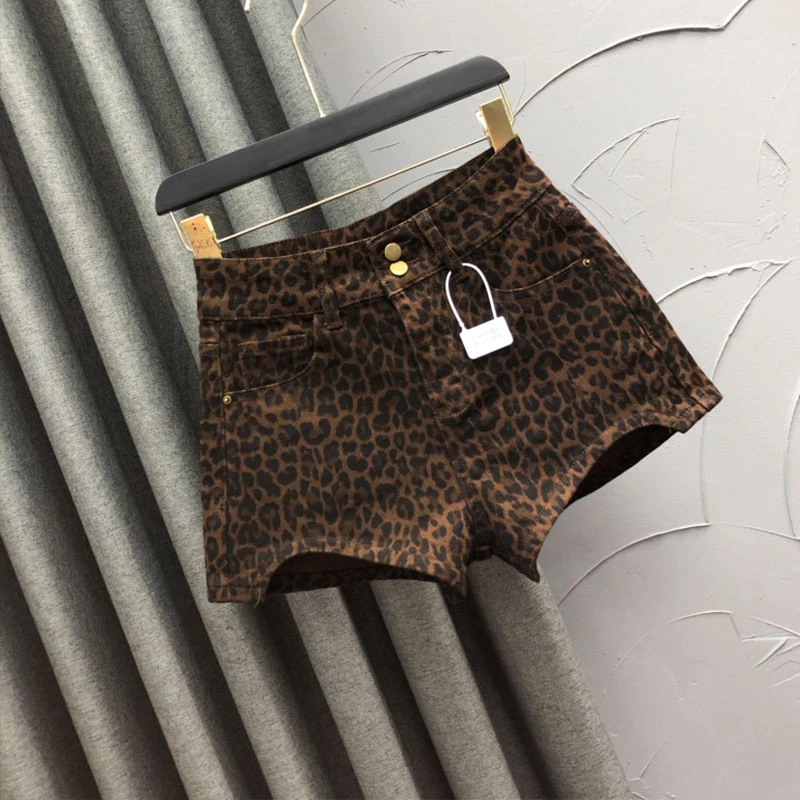个性豹纹咖色牛仔短裤女秋冬时尚洋气减龄辣妹风弹力A字包臀热裤
