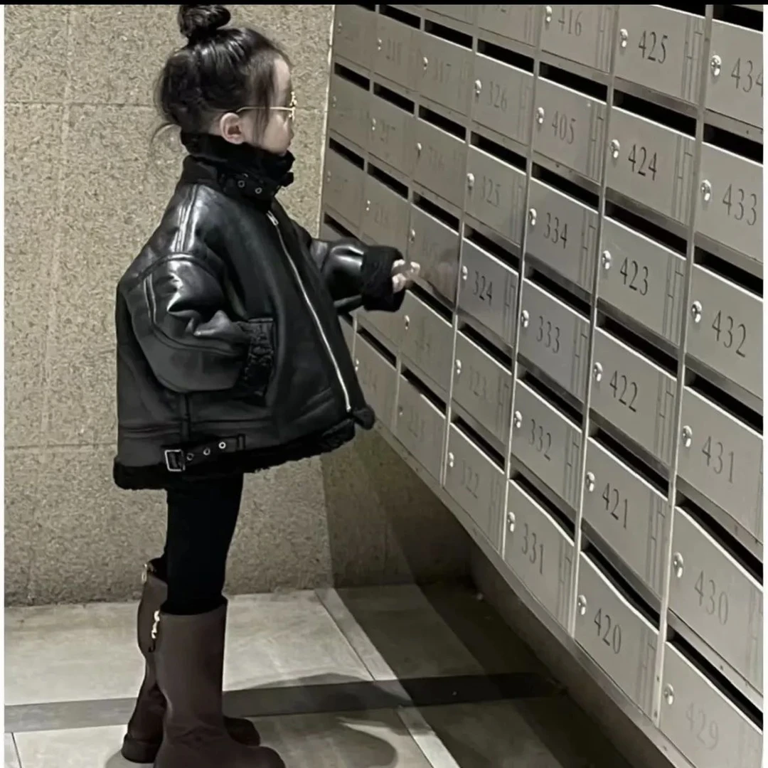 秋冬爆款女童加绒皮衣飞行夹克2023男童立领仿皮毛一体机车服外套