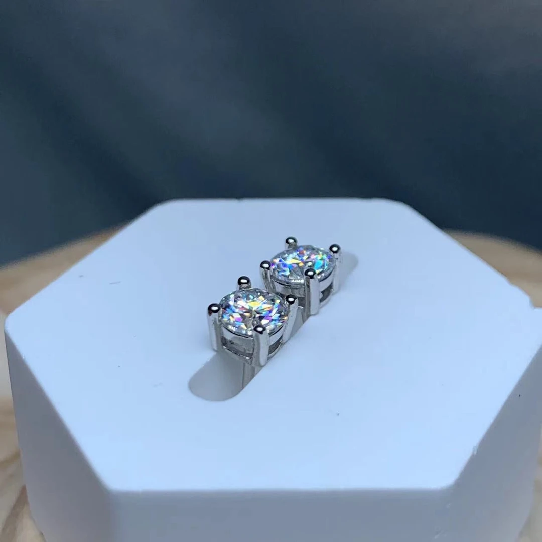 925银耳饰 【云上叙】19 T66482-S925银莫桑钻-一对1ct-4.5mm（小宝）