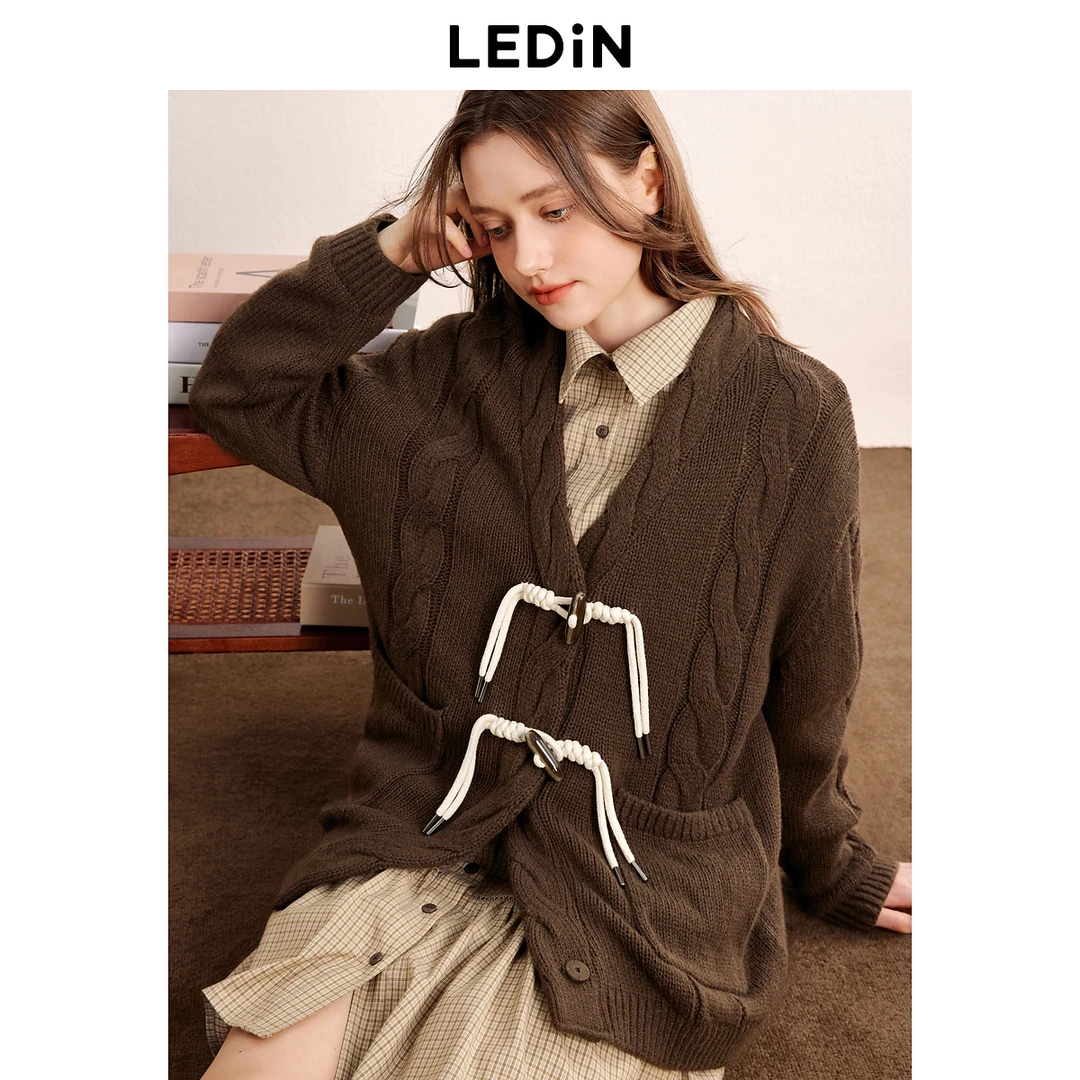 乐町绞花牛角扣线开衫1816