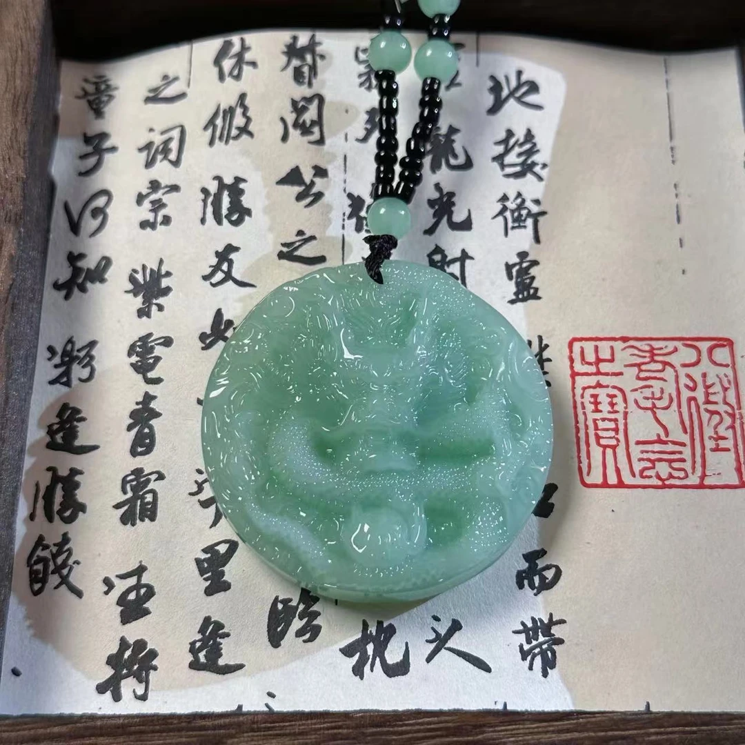 1.浅绿圆形双面龙牌吊坠经典百搭男女同款