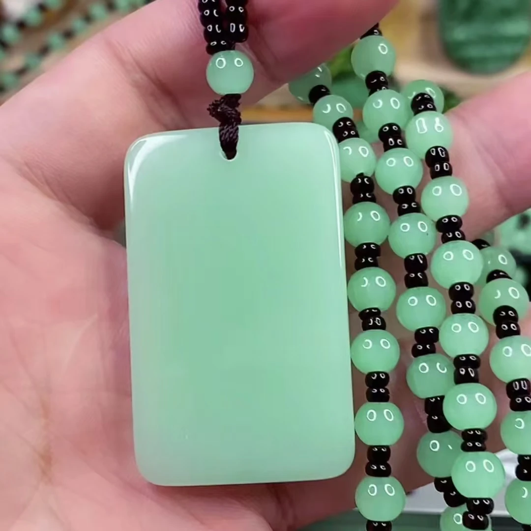 2.浅绿平安无事牌吊坠经典百搭款
