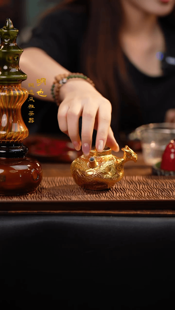 【闪购商品】. 明也茶器/ 鎏金侧把壶一个