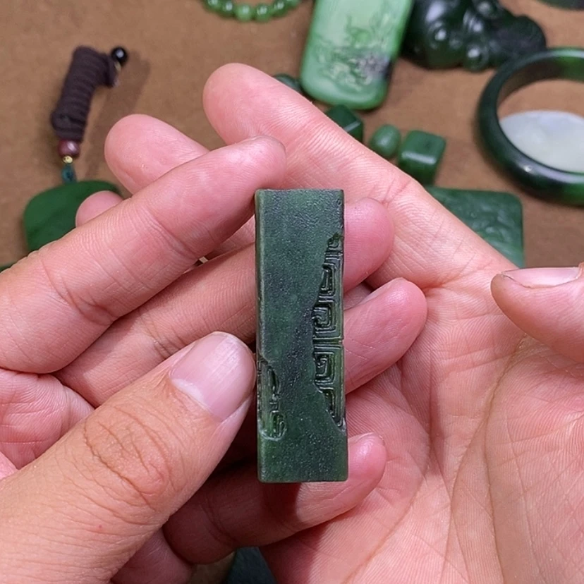 【闪购商品】和田玉（碧玉）颈饰未镶嵌不****鱼