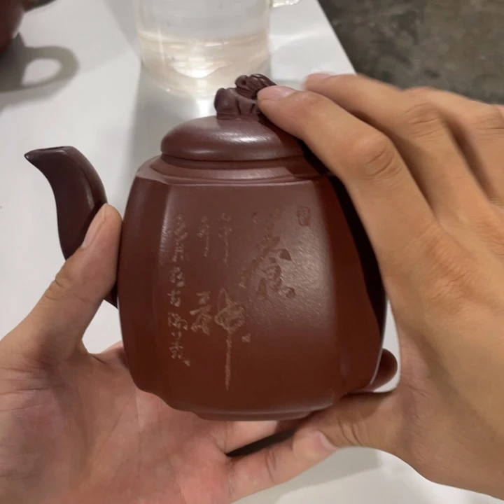 老厂紫砂壶一件。