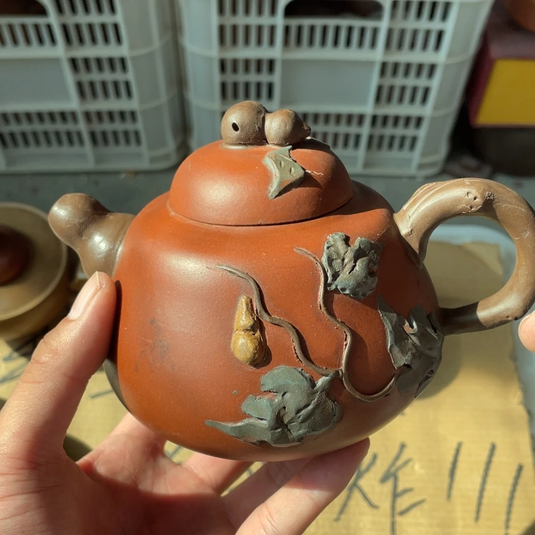 老厂紫砂壶一件。