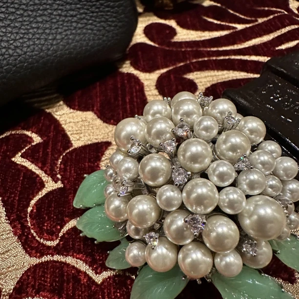 铜合金仿珍珠胸针 【2098】意｜精品店 高级即视感闪烁 白色中古