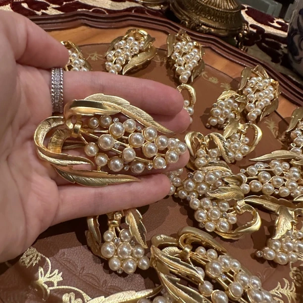 铜合金仿珍珠胸针 【3265】大，老牌古卓商//收藏级 葡萄藤