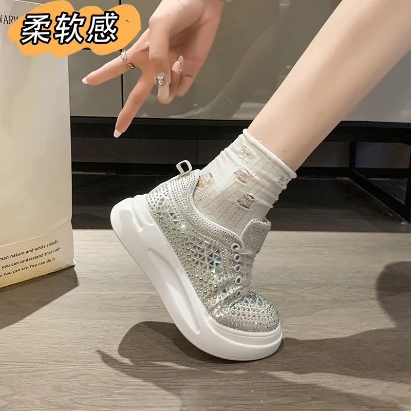 ~重工镶钻超轻小白鞋早春新款时尚百搭厚底运动鞋潮鞋9000