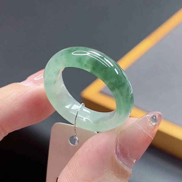 18号圈口缅甸天然A货翡翠半山水冰起胶飘花宽边戒指