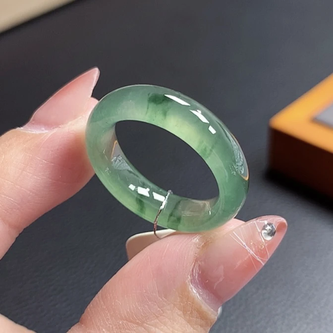 17号圈口缅甸天然A货翡翠满色冰飘花戒指