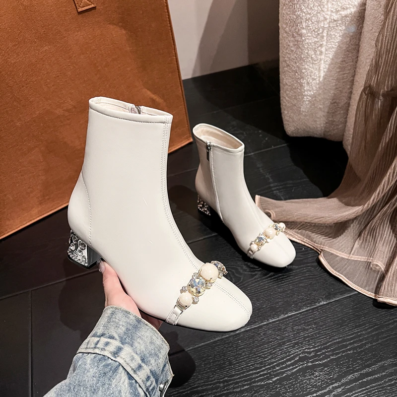 BaiLing/百翎秋冬保暖时尚粗跟短靴中跟米白色百搭靴子水钻女靴