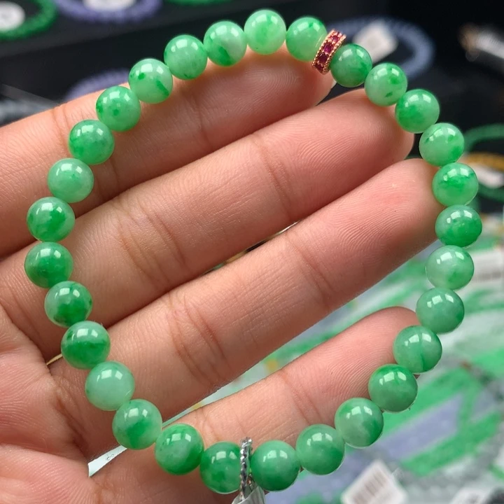 翡翠手镯未镶嵌卡