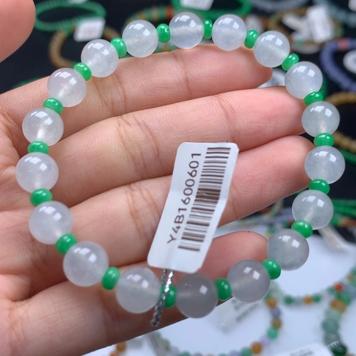 翡翠手镯未镶嵌卡