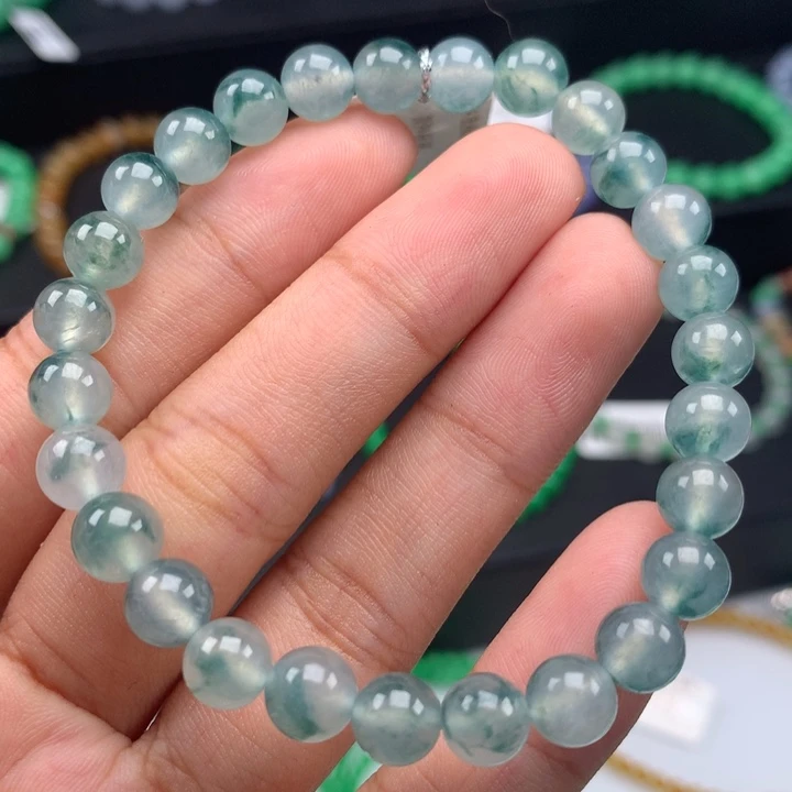 翡翠手镯未镶嵌卡