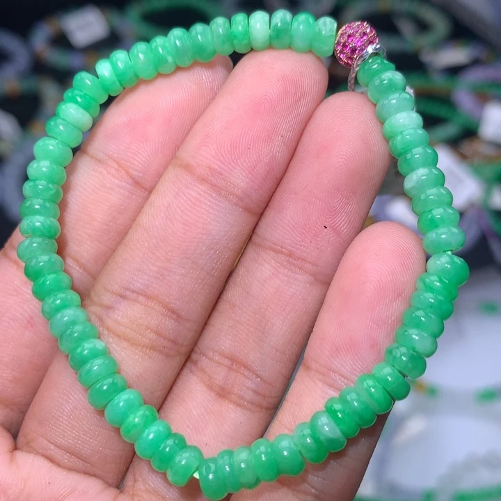 翡翠手镯未镶嵌卡