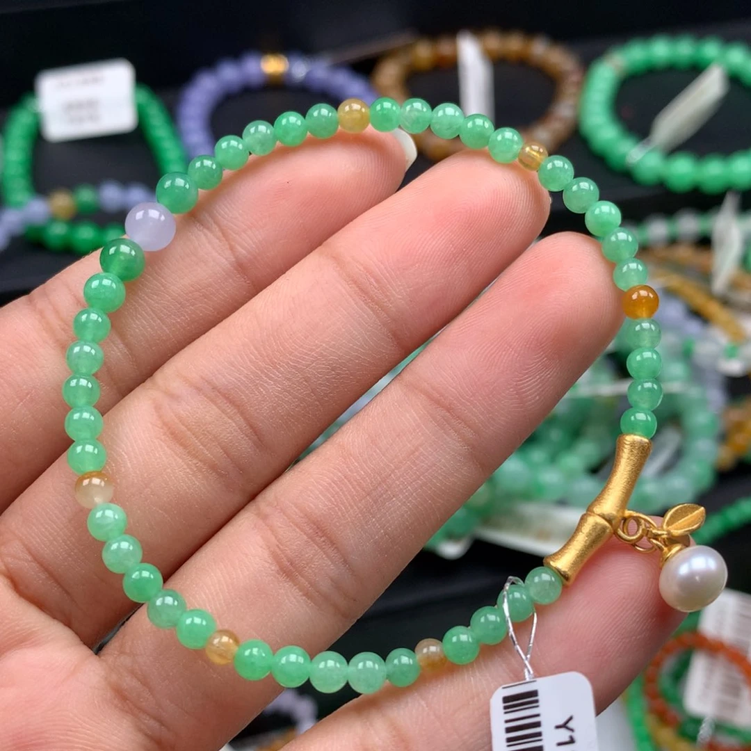 翡翠手镯未镶嵌卡