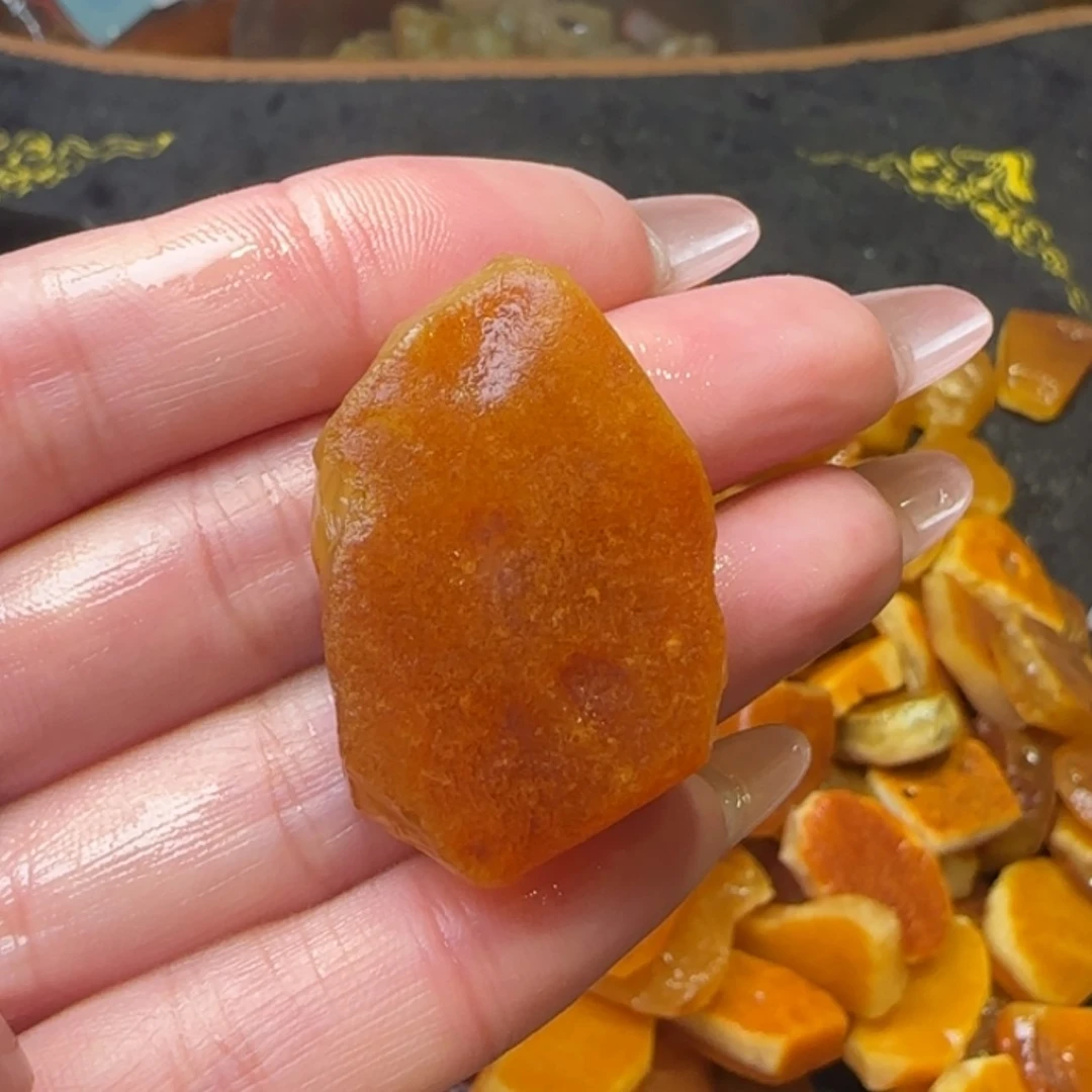 【闪购商品】琥珀裸石未镶嵌吉****队
