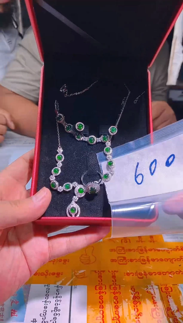 【闪购商品】定制翡翠未镶嵌四件套87