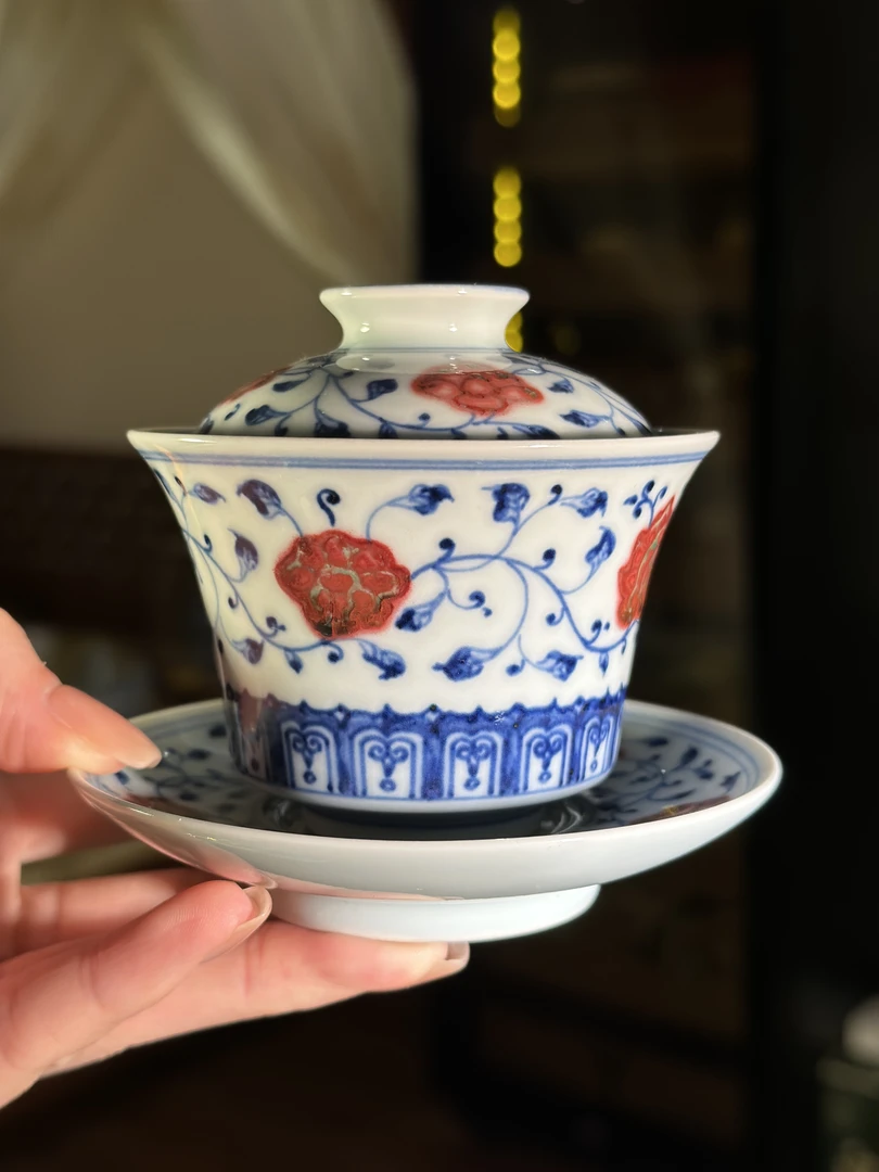 青如堂缠枝莲马蹄盖碗,青花釉里红缠枝莲盖碗