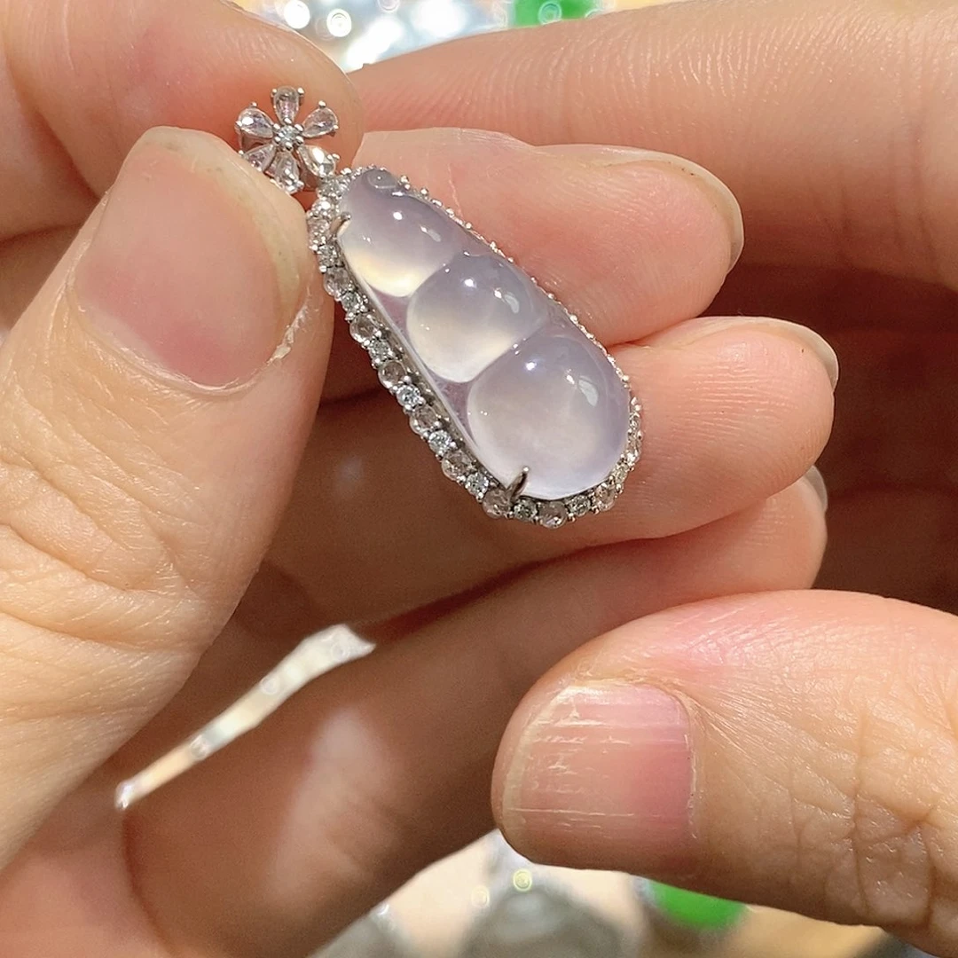 翡翠颈饰18K金镶嵌豆子