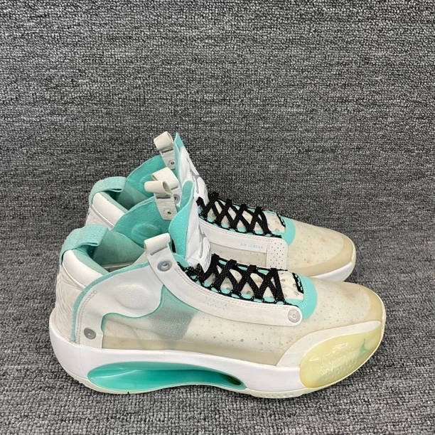 44码 aj34 郭艾伦pe 无原盒 二手篮球鞋 公价3299