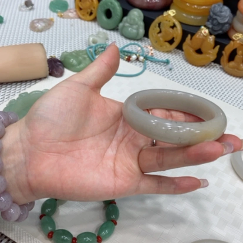 【闪购商品】石英质玉手镯未镶嵌