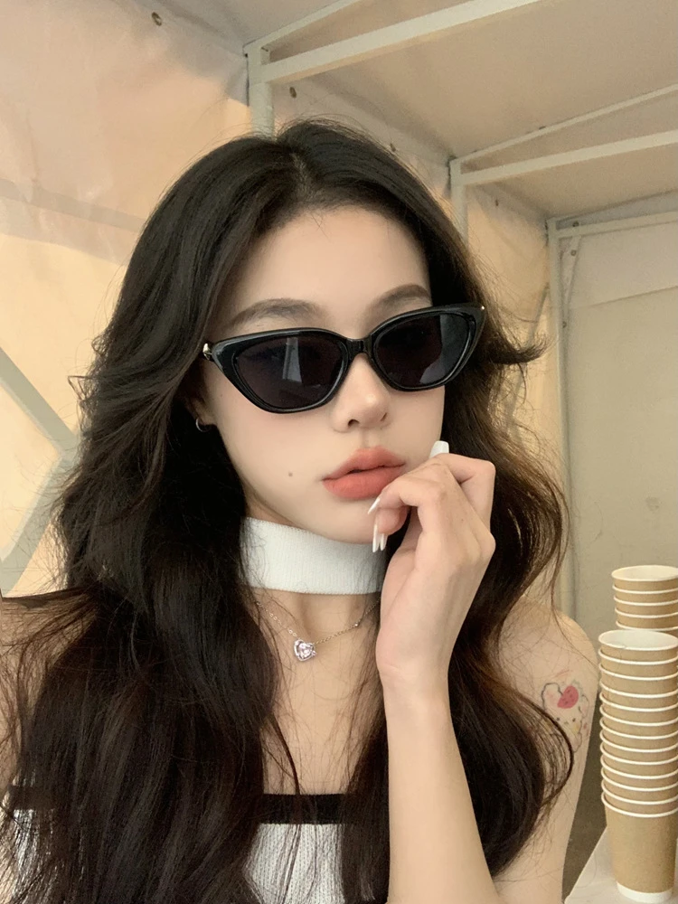 猫眼墨镜2025年新款户外街拍照女款时尚遮阳防晒太阳眼镜高级感轻