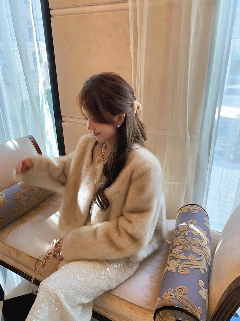 2025年新款海宁原创女装毛毛外套网红工艺时尚富家千金