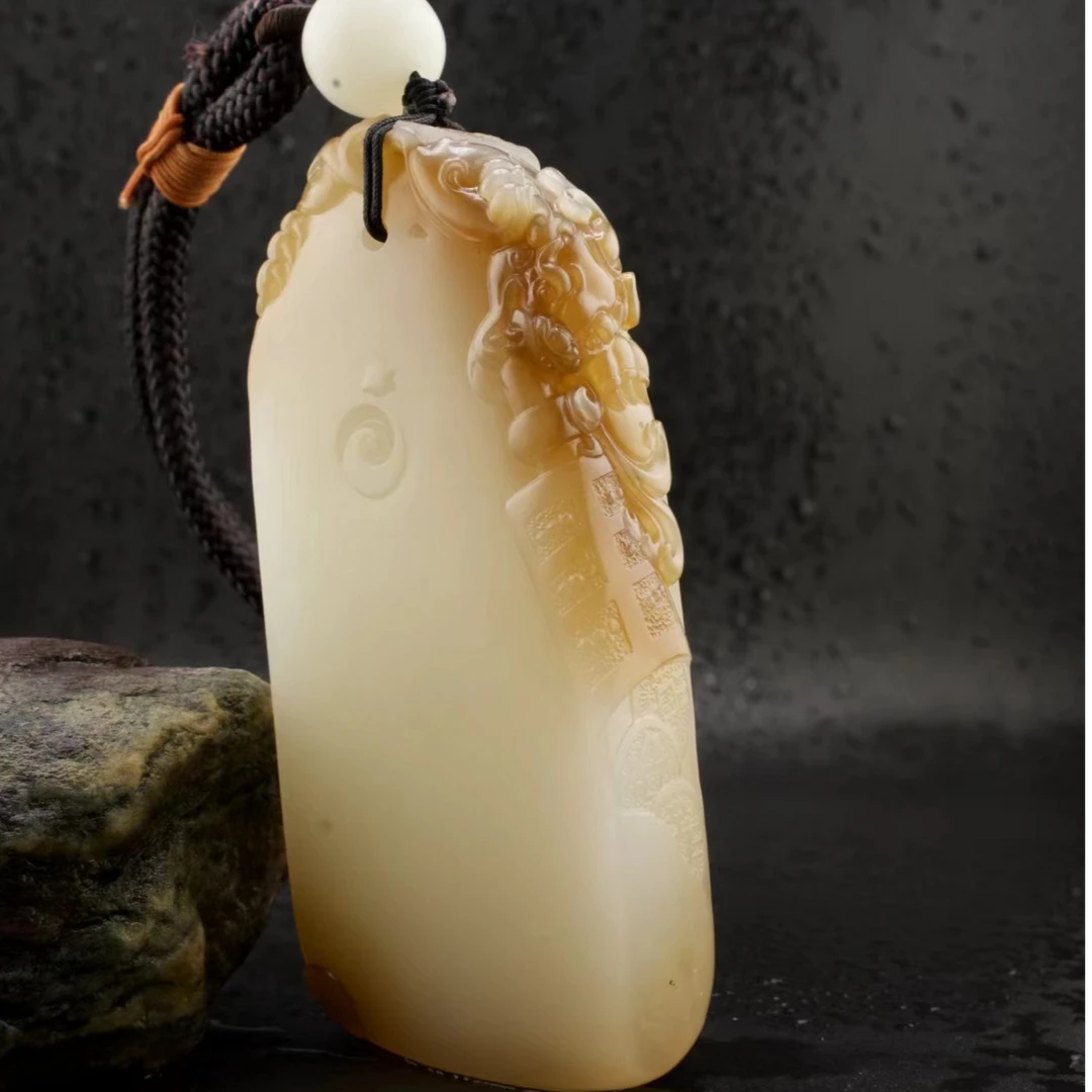 新疆和田玉且末料牌子男士手工时尚精美精雕俏色节节高升