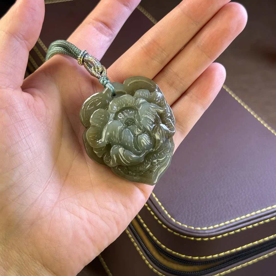 和田玉且末糖料花开富贵吊坠大件挂件