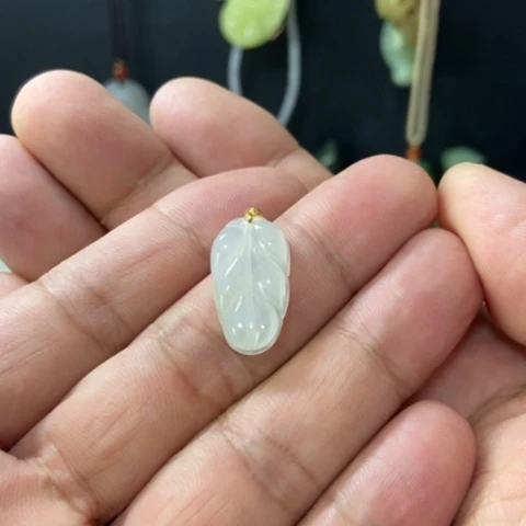 翡翠颈饰18K金镶嵌叶子