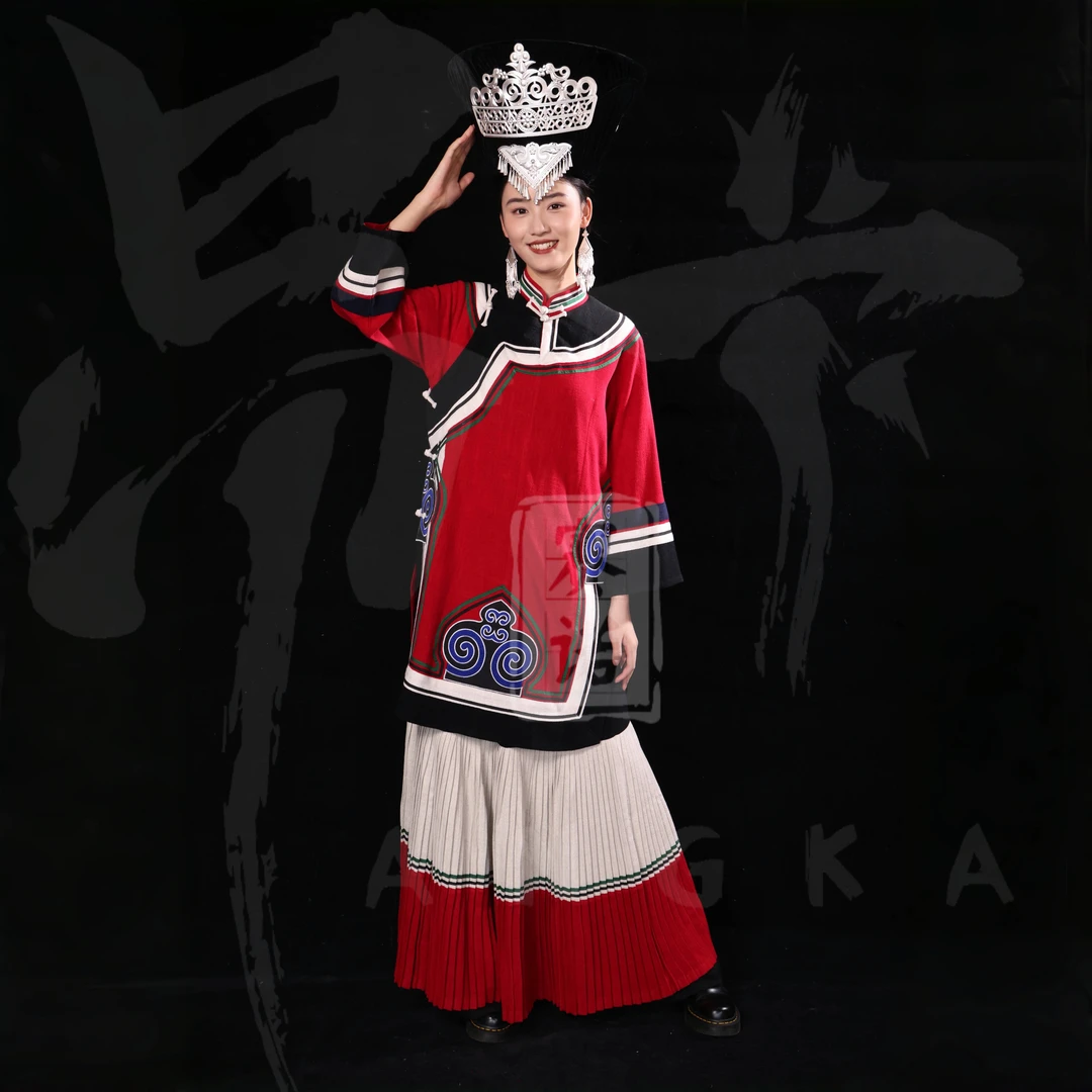 昂卡赛诺彝族风女款时尚套装