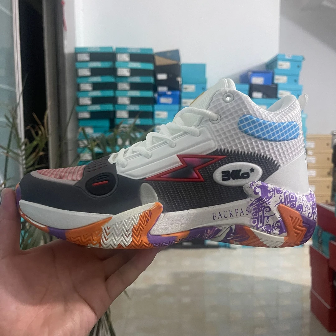 时尚户外防滑耐磨透气摩擦有声篮球鞋男士夏季缓震