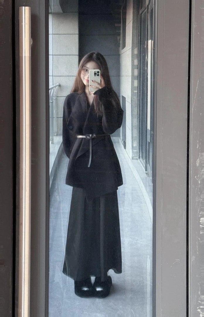 2025秋冬法式气质宽松针织衫翻领外套女高级感缎面半身裙两件套潮