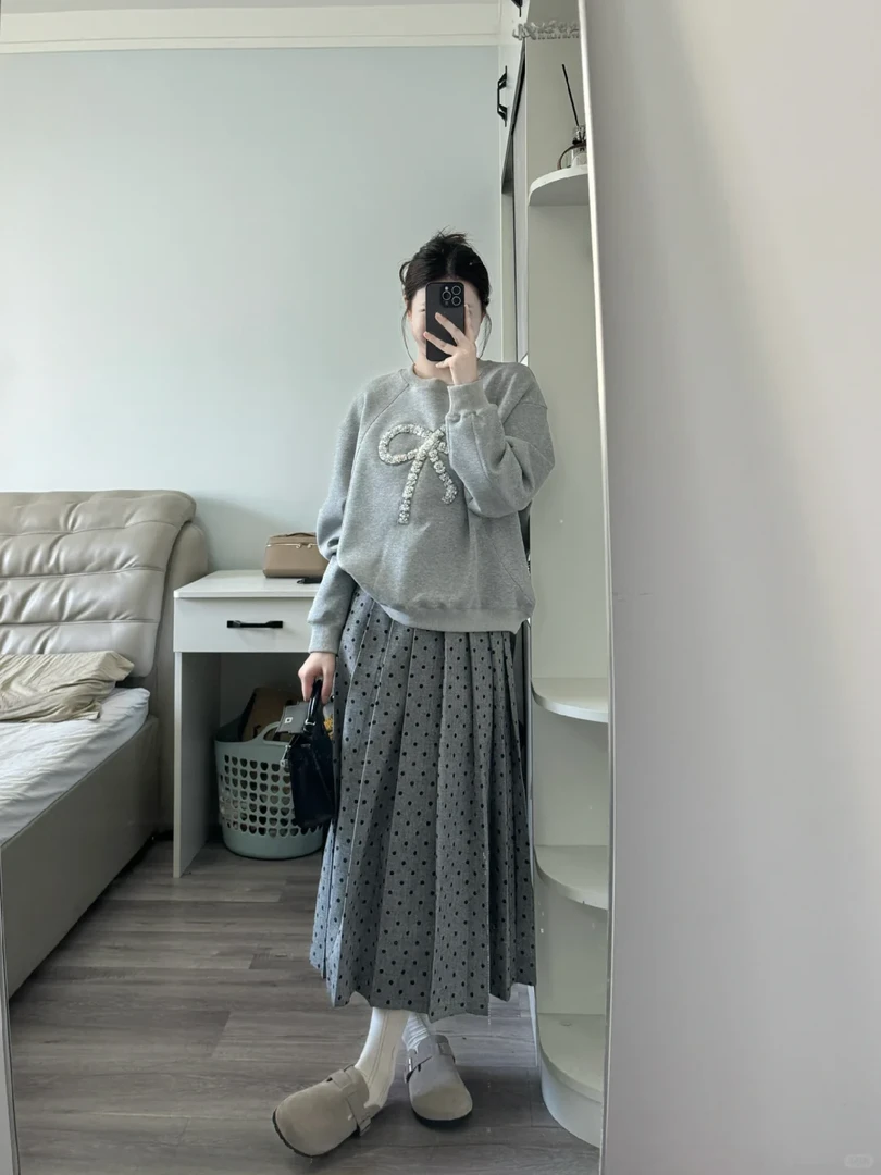 复古重工蝴蝶结卫衣搭配一整套女秋冬波点百褶半身裙洋气两件套女