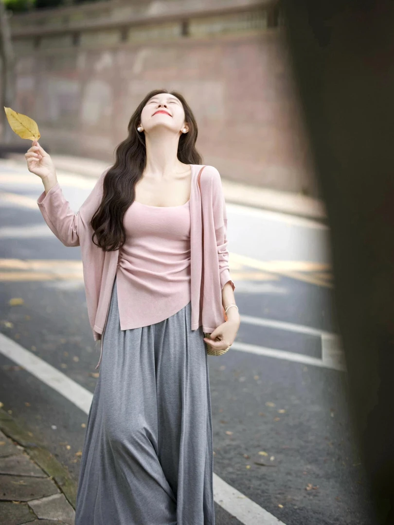 2025早春一整套小个子搭配粉色背心开衫百搭半身裙高级感三件套女