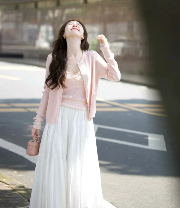 入秋搭配一整套温柔气质穿搭粉色蕾丝针织背心开衫半身裙三件套女