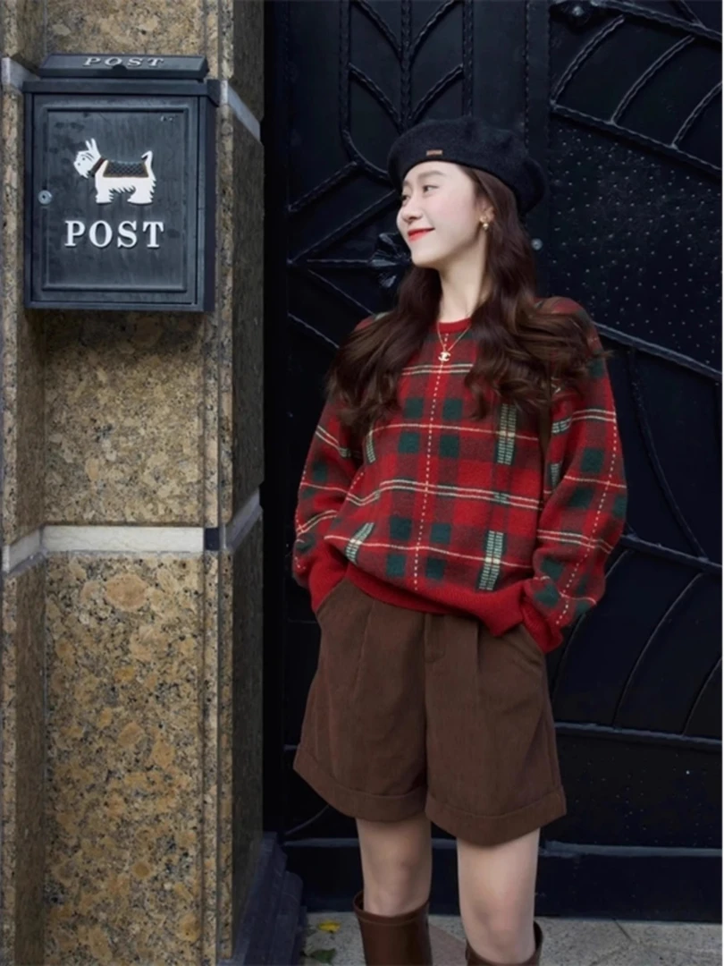 2025春季新款圣诞节氛围感红色格子圆领毛衣女搭配短裤显瘦两件套