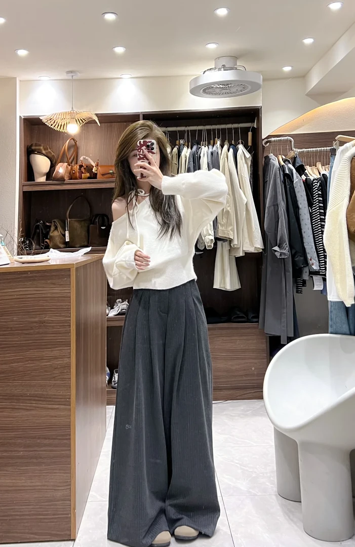 秋季一整套女韩系高级感米色斜肩毛衣女休闲百搭条纹阔腿裤两件套