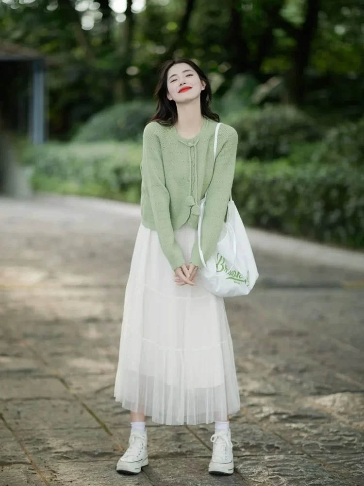 2025年早春新款小清新绿色宽松慵懒风薄款针织开衫上衣白色半身裙