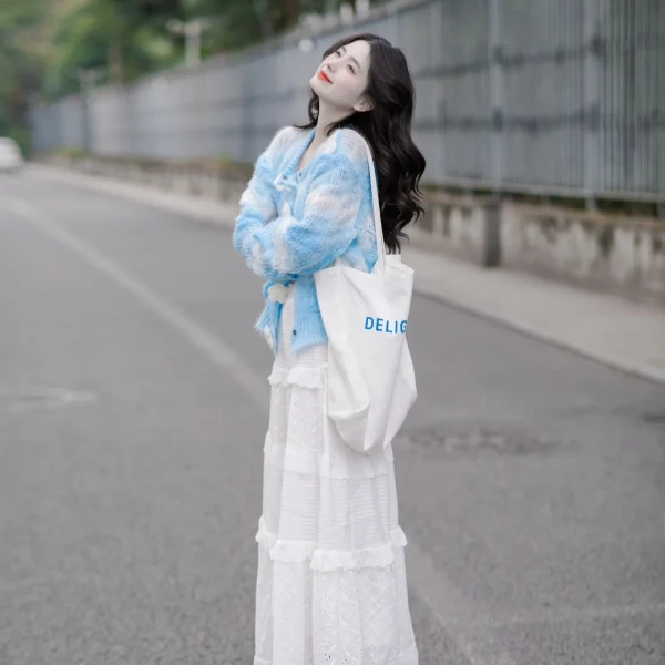 2025早秋重工复古渐变长袖毛衣外套女设计感减龄气质白色半身裙潮