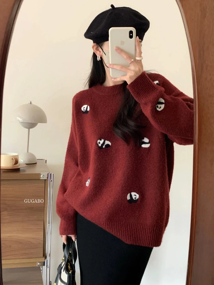 2024秋冬韩系穿搭高级感熊猫套头毛衣女搭配黑色鱼尾裙显瘦两件套