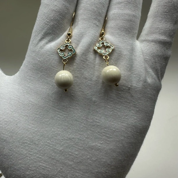 SX0103天然猛犸牙10mm圆珠耳环