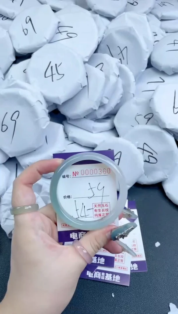 【闪购商品】玛瑙/玉髓手镯未镶嵌360