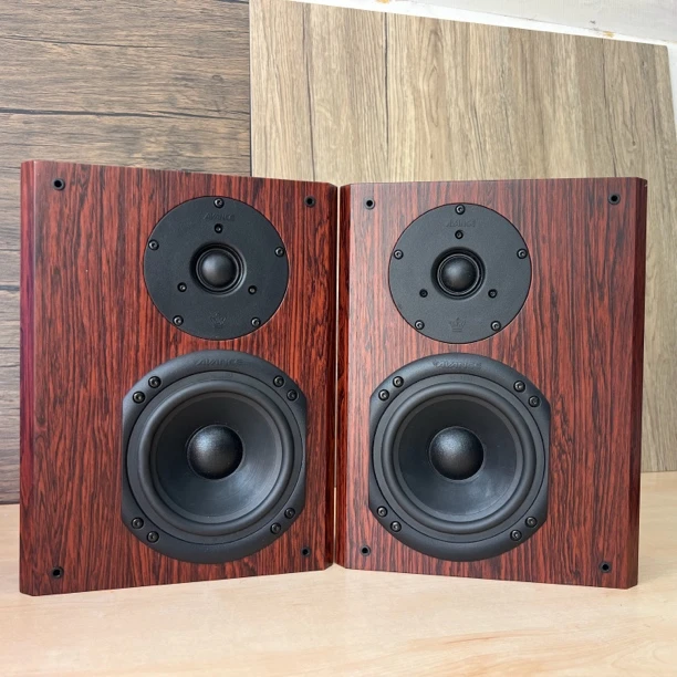 皇冠v-2S环绕音箱，5寸中低音，成色新，不包邮